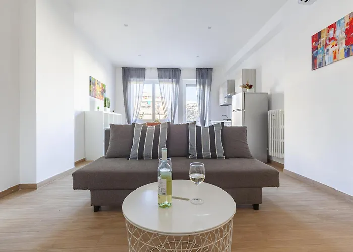 Appartamento Hostly-libia Light Lodge-10min Metro To Colosseum *